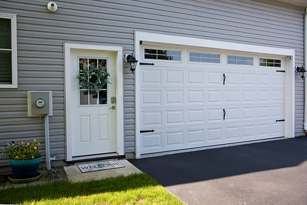 24/7 Emergency Garage Door Panel Replacement experts in Montevideo, MN